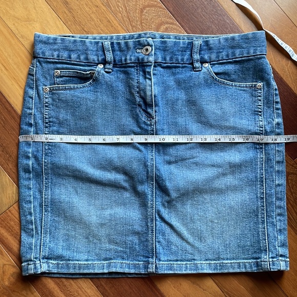 Ann Taylor Light Wash Denim Mini Skirt, size 6 - Picture 7 of 9